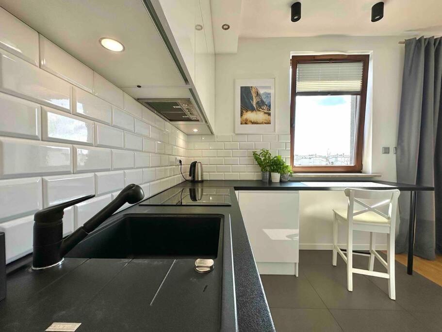 Wola Sowinskiego - Salon, Sypialnia, Balkon, Parking Apartment Warsaw