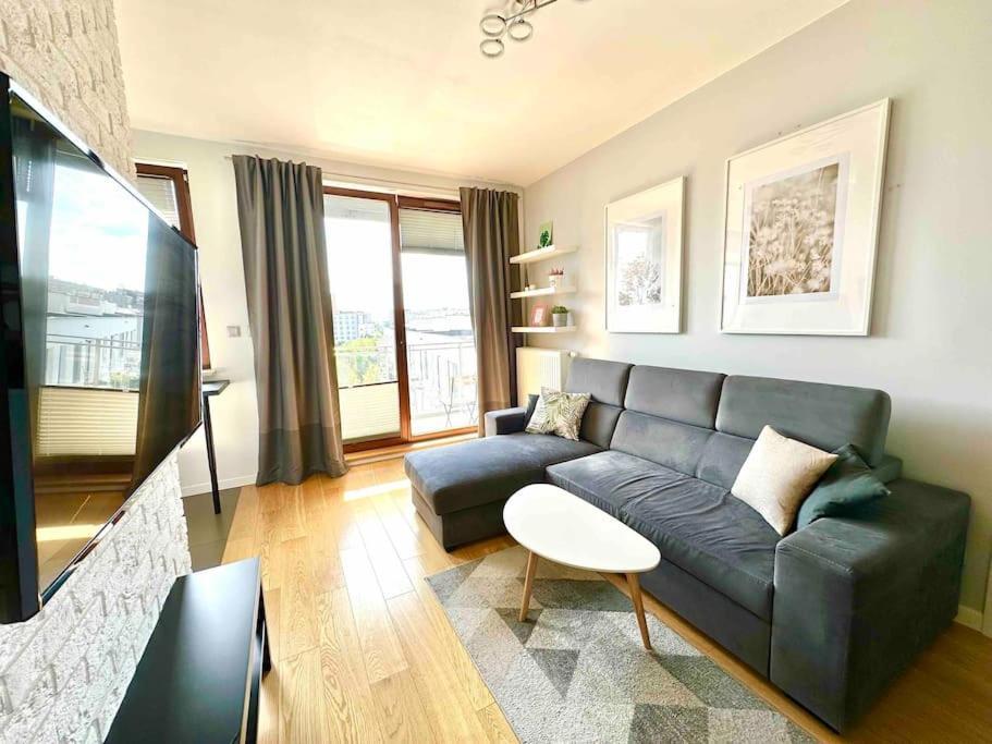 Wola Sowinskiego - Salon, Sypialnia, Balkon, Parking Apartment Warsaw