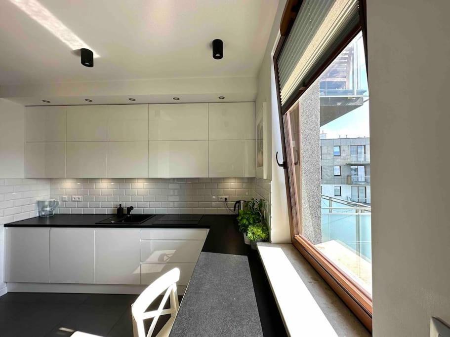 Wola Sowinskiego - Salon, Sypialnia, Balkon, Parking Apartment