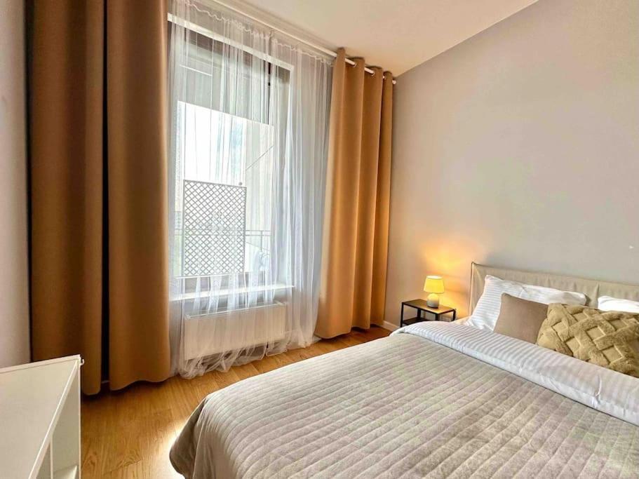 Wola Sowinskiego - Salon, Sypialnia, Balkon, Parking