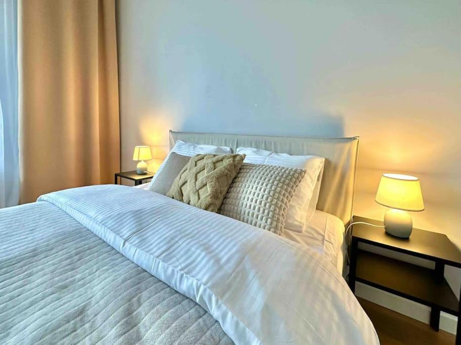 Apartment Wola Sowinskiego - Salon, Sypialnia, Balkon, Parking