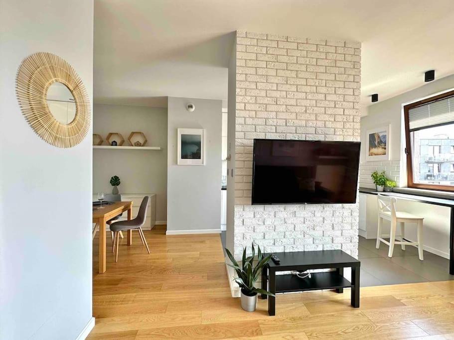 Wola Sowinskiego - Salon, Sypialnia, Balkon, Parking * Warsaw