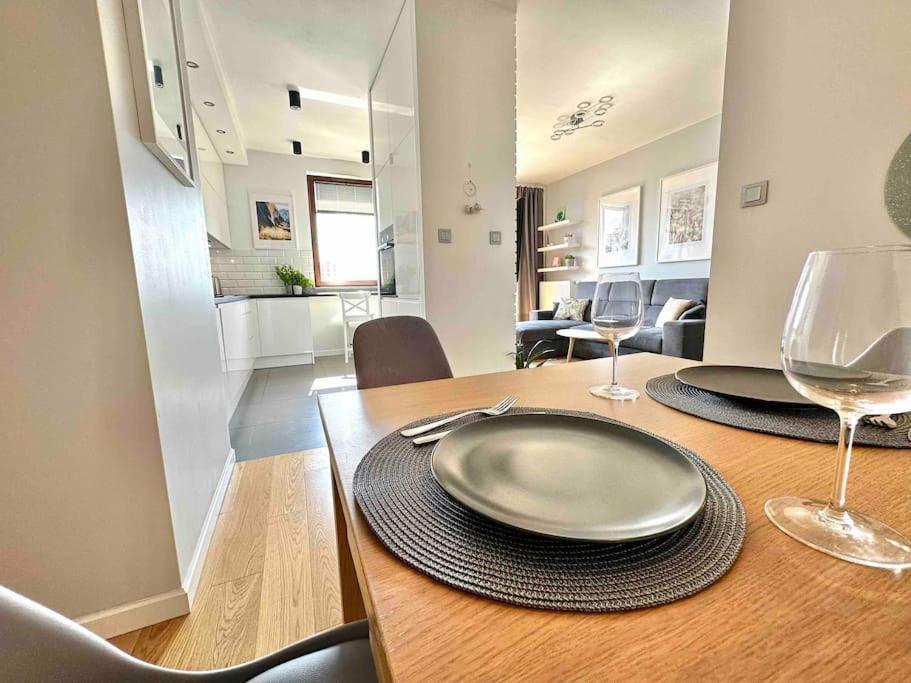 Wola Sowinskiego - Salon, Sypialnia, Balkon, Parking Apartment
