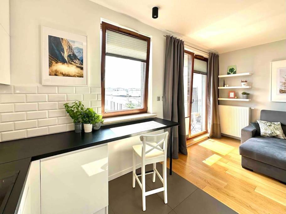 Apartment Wola Sowinskiego - Salon, Sypialnia, Balkon, Parking Warsaw