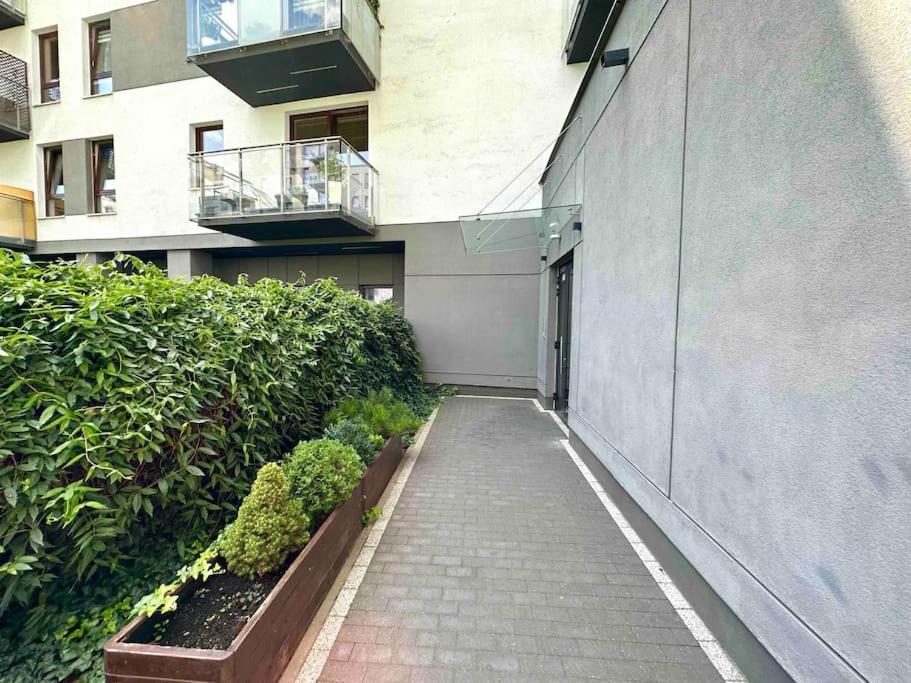 Wola Sowinskiego - Salon, Sypialnia, Balkon, Parking Apartment Warsaw