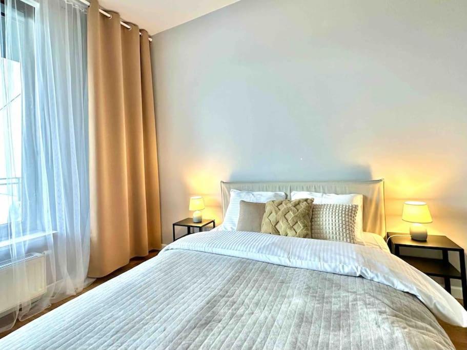 Wola Sowinskiego - Salon, Sypialnia, Balkon, Parking Warsaw