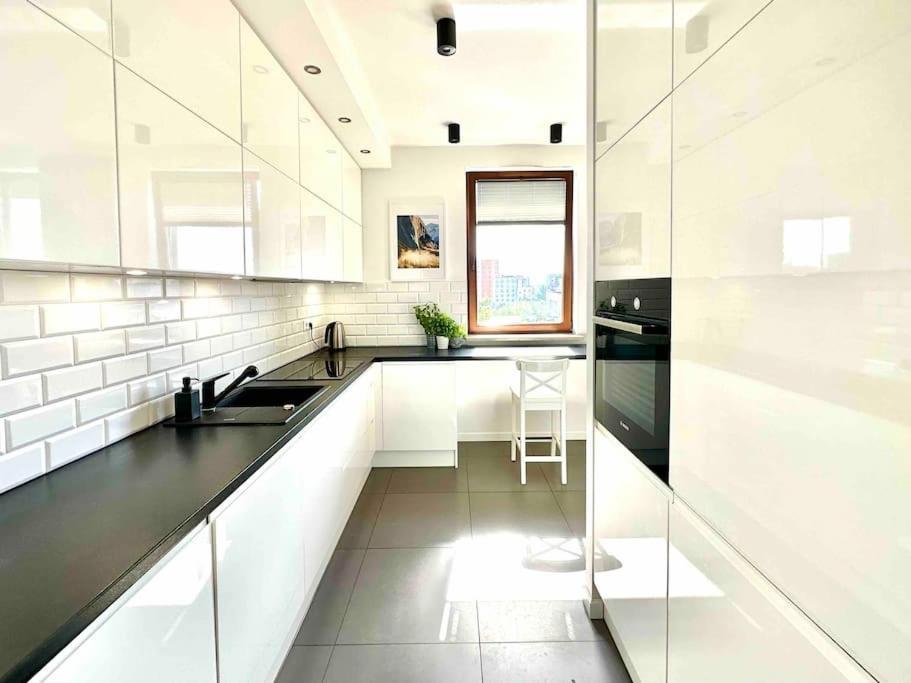 Wola Sowinskiego - Salon, Sypialnia, Balkon, Parking