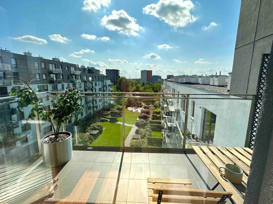 Apartment Wola Sowinskiego - Salon, Sypialnia, Balkon, Parking