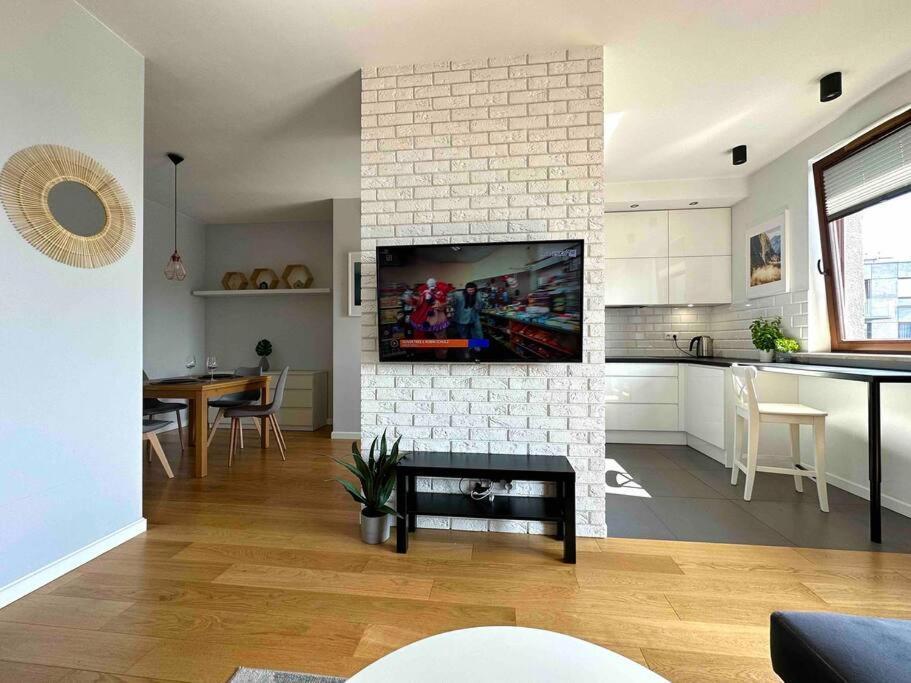 Apartment Wola Sowinskiego - Salon, Sypialnia, Balkon, Parking Warsaw
