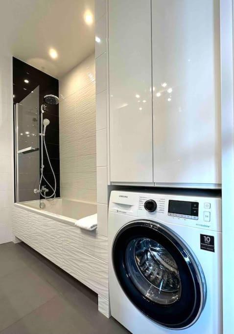 Wola Sowinskiego - Salon, Sypialnia, Balkon, Parking Apartment Warsaw