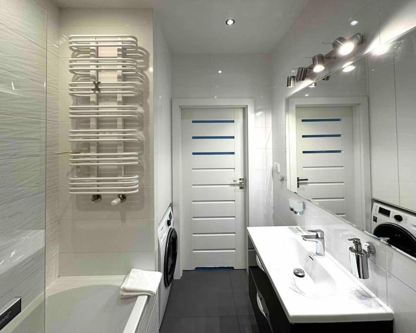 Wola Sowinskiego - Salon, Sypialnia, Balkon, Parking